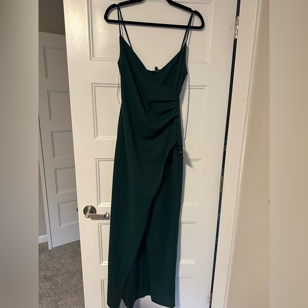 Lulus forest green dress with slit. Size medium. Tags attached